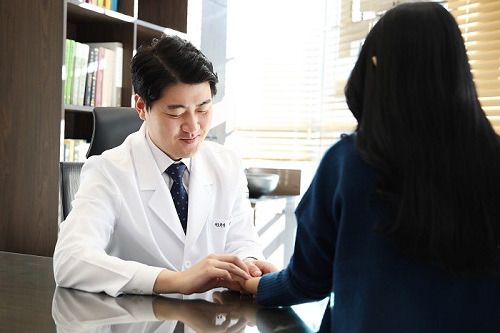 [언론 보도]성형 후 붓기, 치료 않고 일시적인 증상이라고 치부하면 낭패